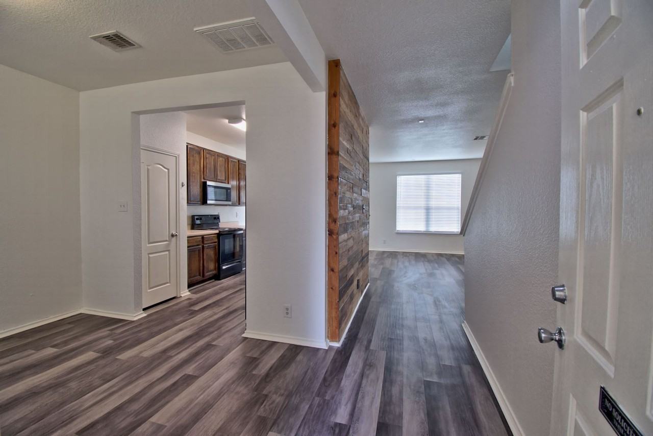 711 Abundance Ln - Photo 4 of 27