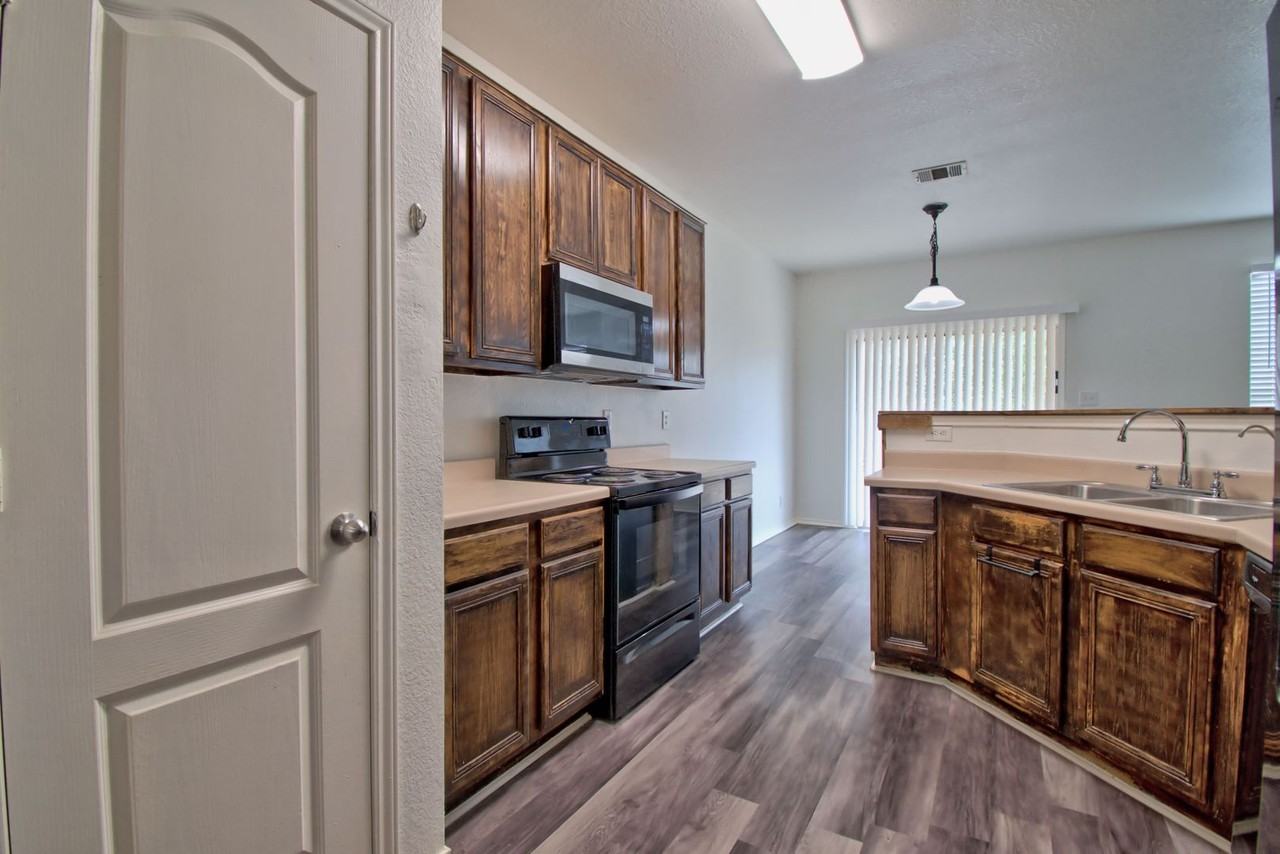 711 Abundance Ln - Photo 6 of 27