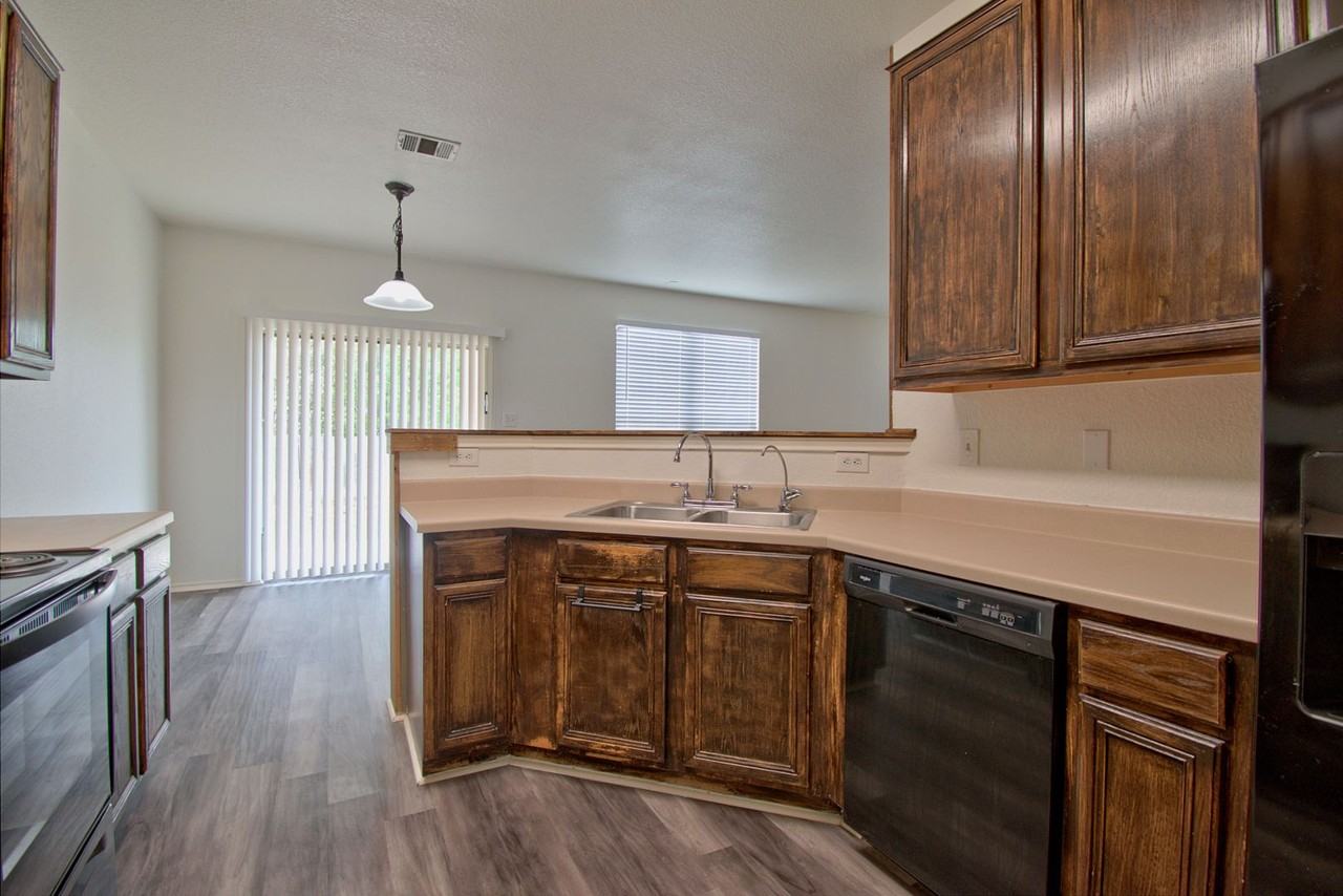 711 Abundance Ln - Photo 7 of 27