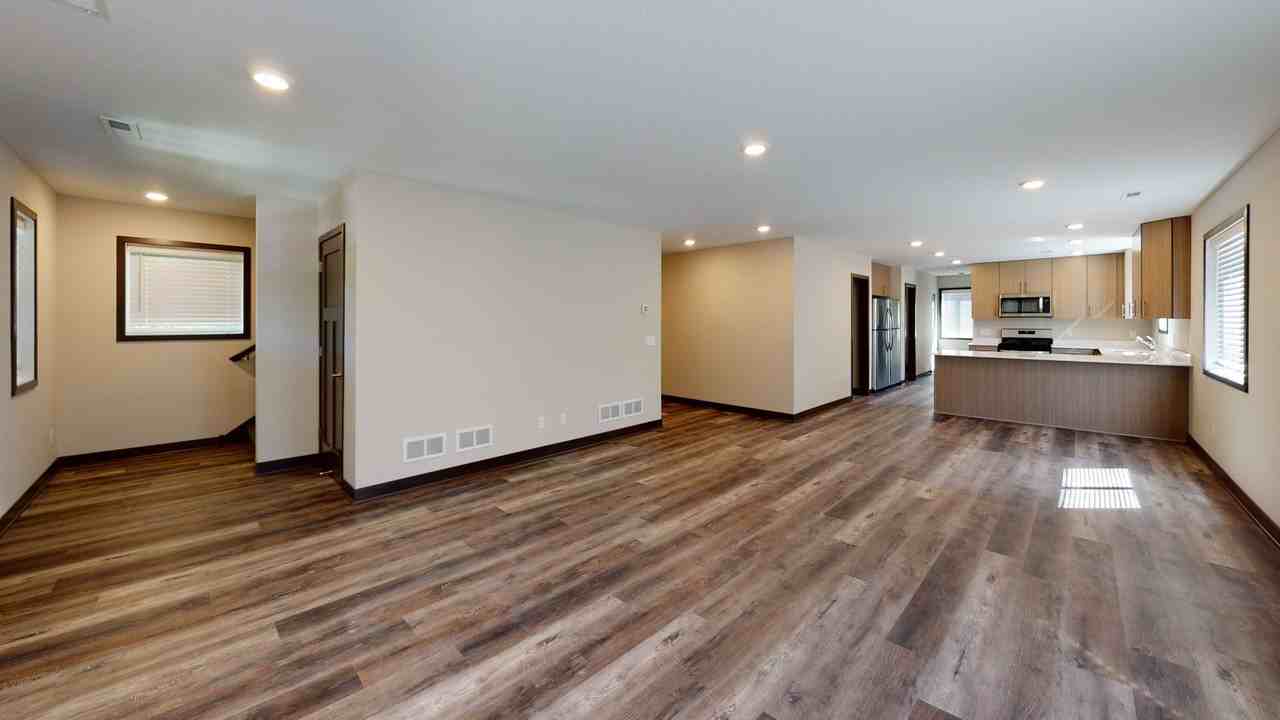 887 21st Ave Se #1 - Photo 2 of 17