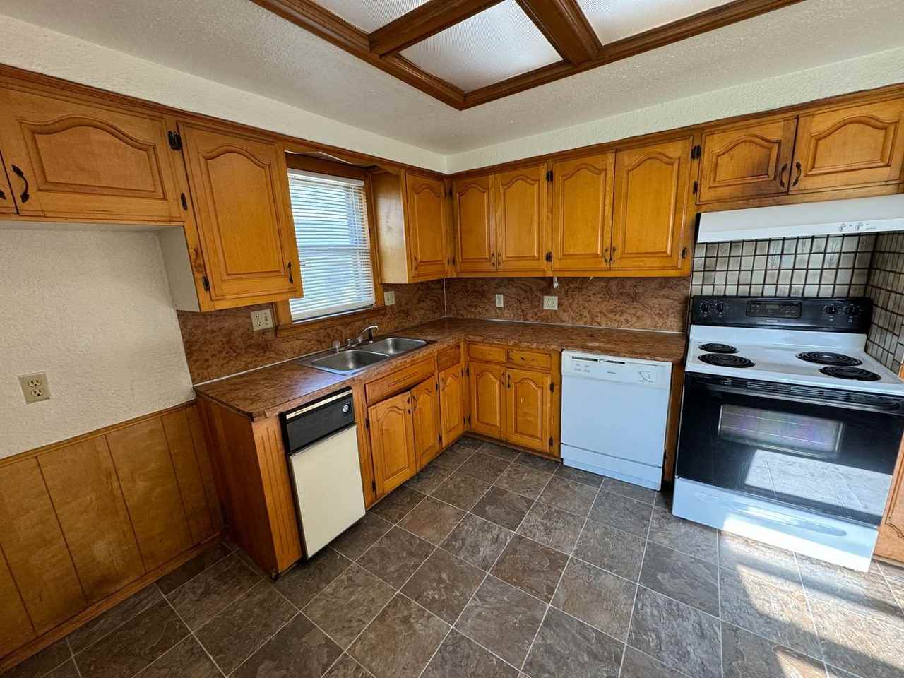 2908 Sw 50th St - Photo 3 of 8