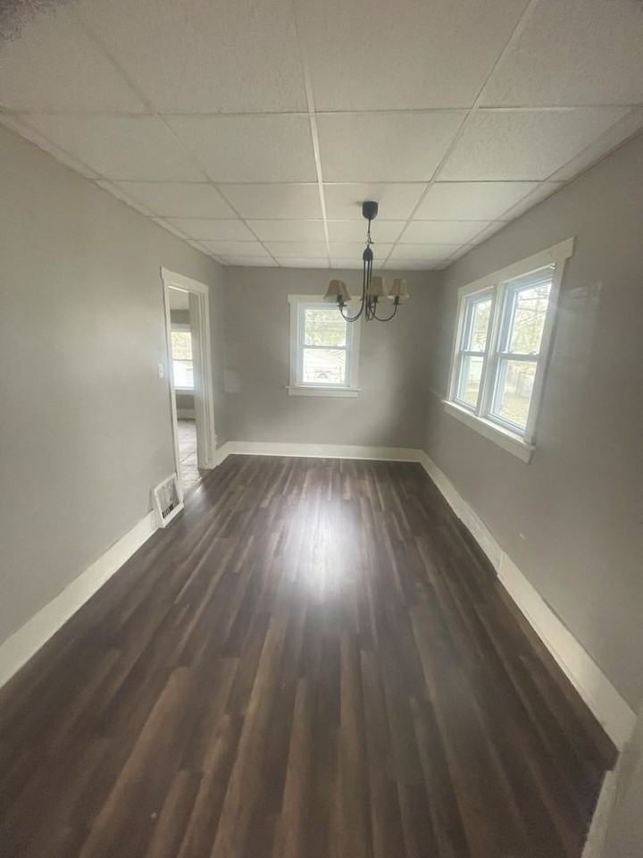 1143 Forest Ave - Photo 5 of 6