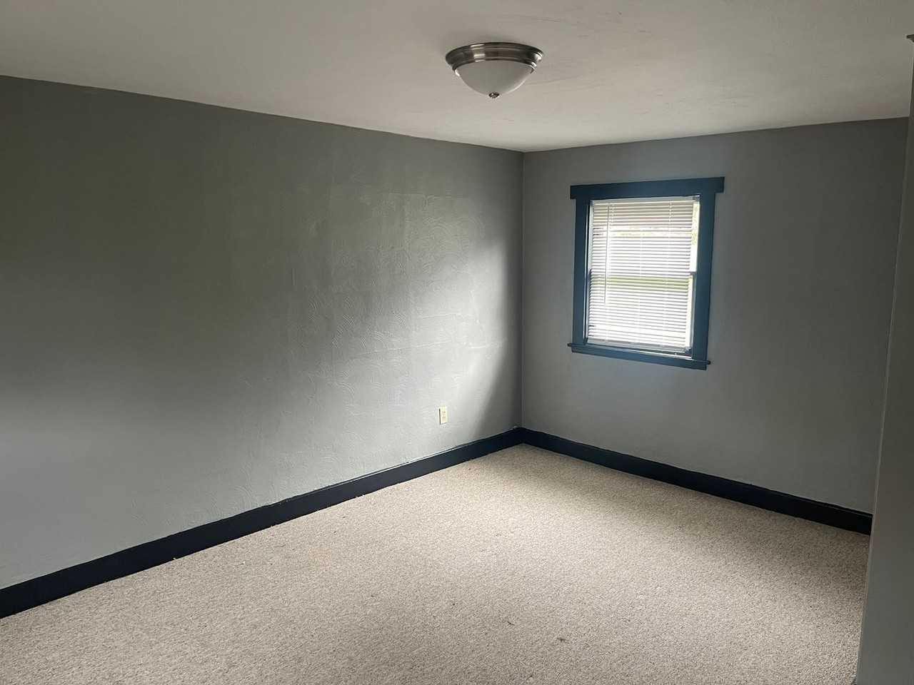 1010 Savey St - Photo 7 of 16