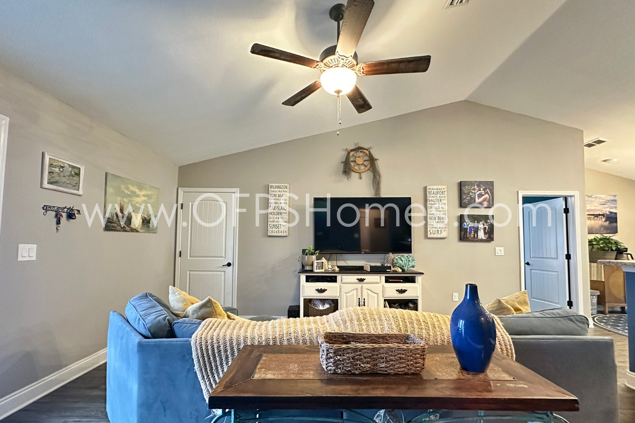 5547 Bellview Ct - Photo 3 of 19