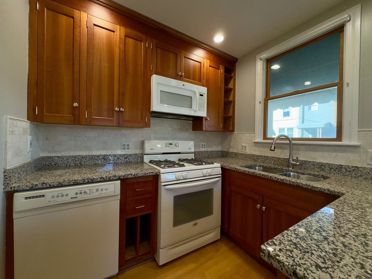 1300 Haubert St - Photo 5 of 18