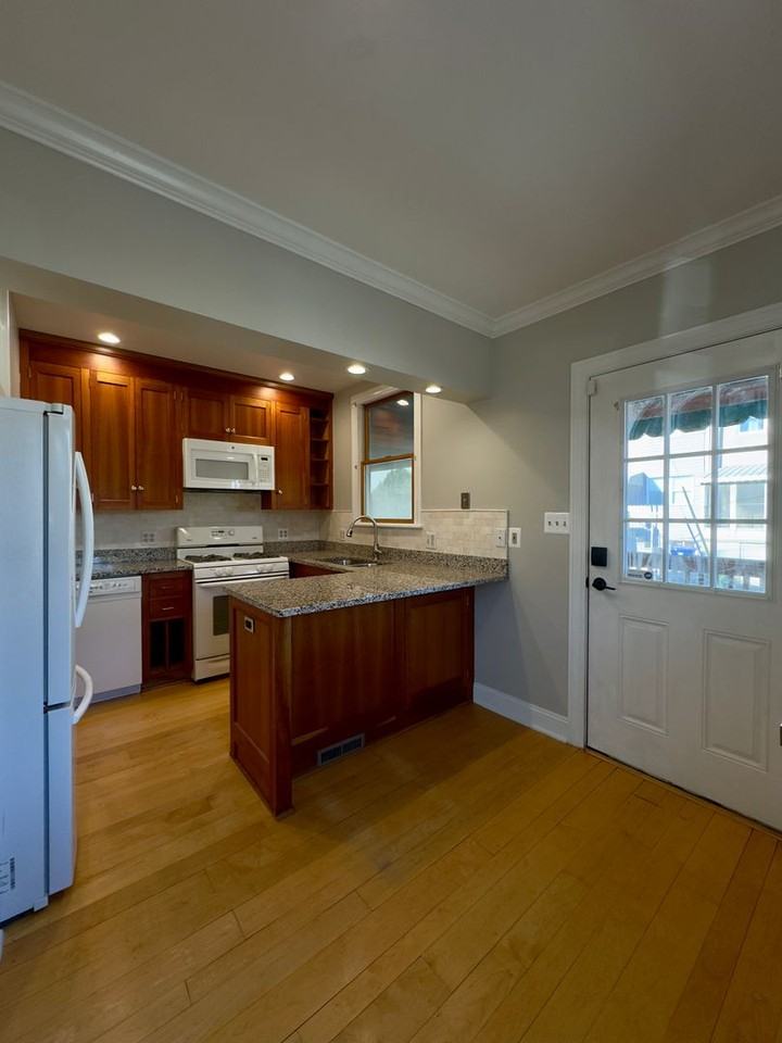 1300 Haubert St - Photo 4 of 18