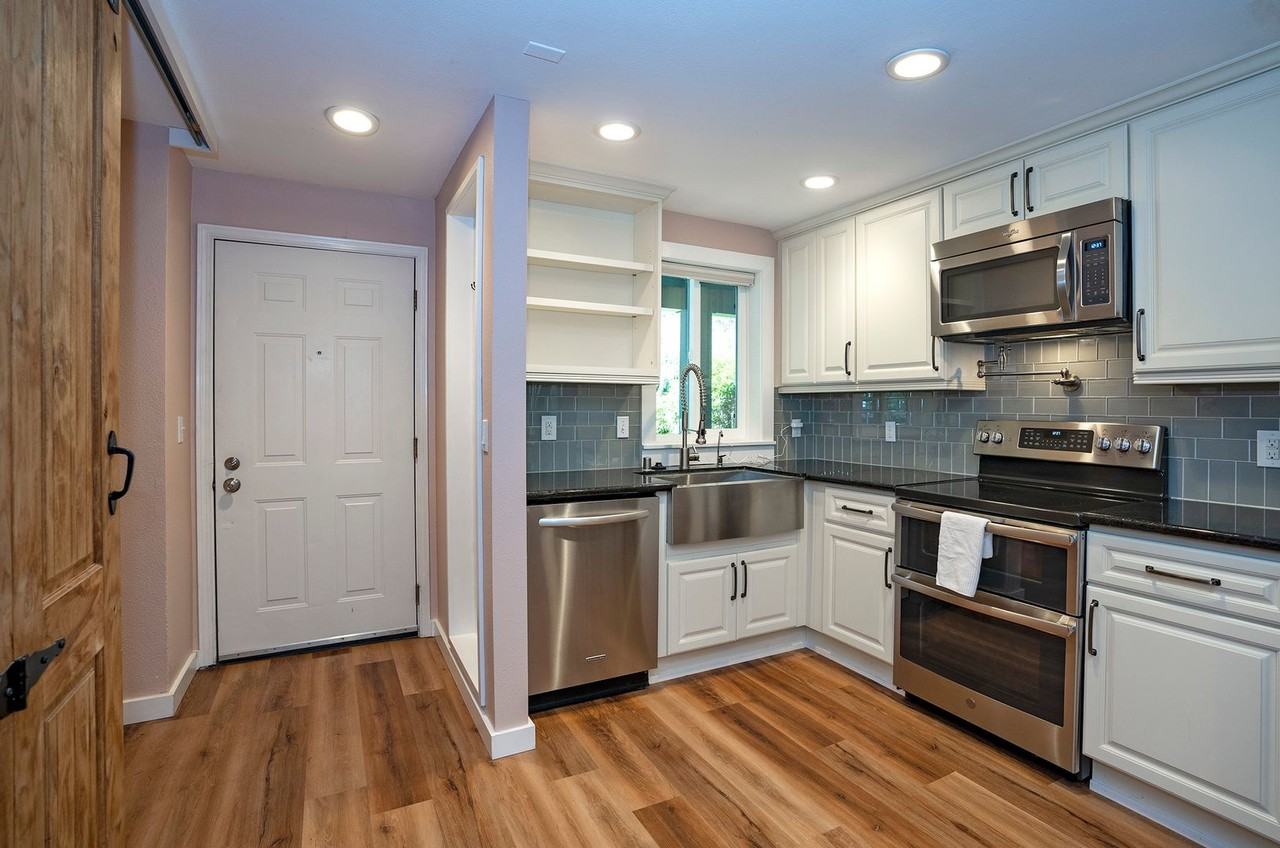 16019 Waynita Way Ne - Photo 5 of 31