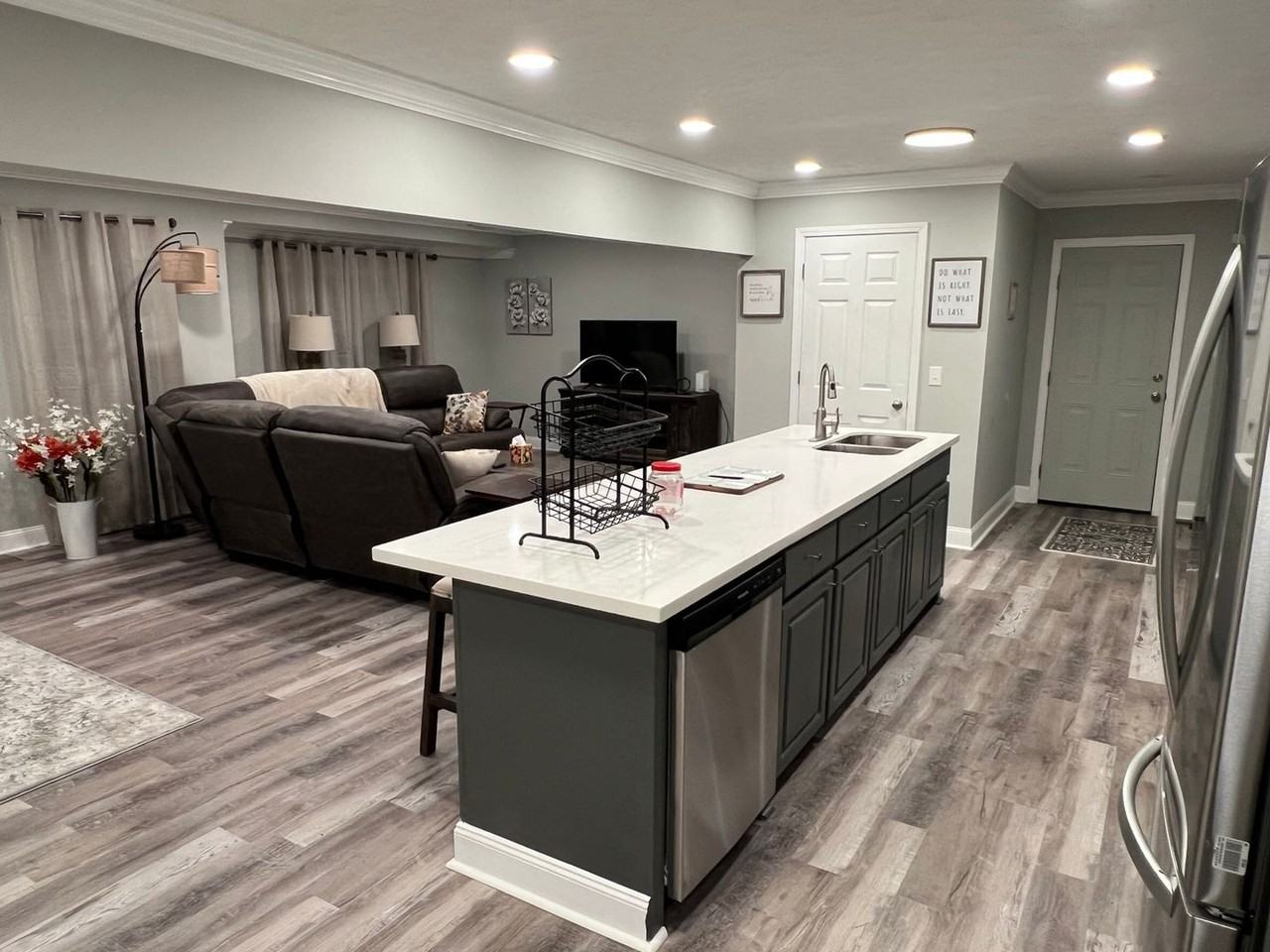 105 Sunset Dr - Photo 2 of 21