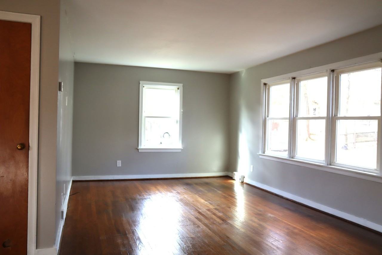 439 Nixon Ave - Photo 4 of 11