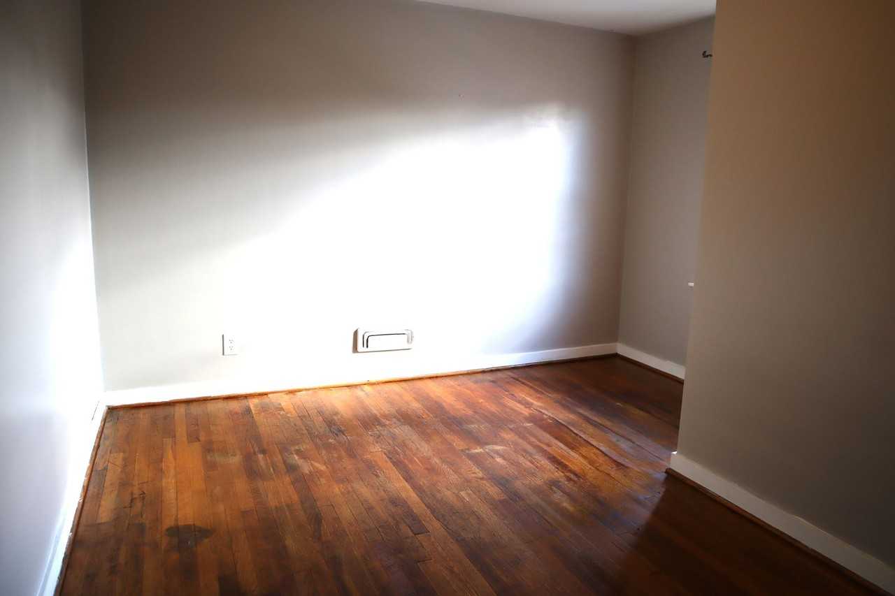 439 Nixon Ave - Photo 7 of 11