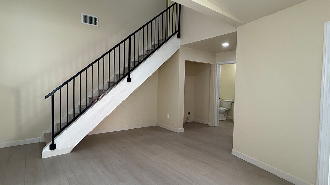 2250 Haniman Dr - Photo 3 of 21
