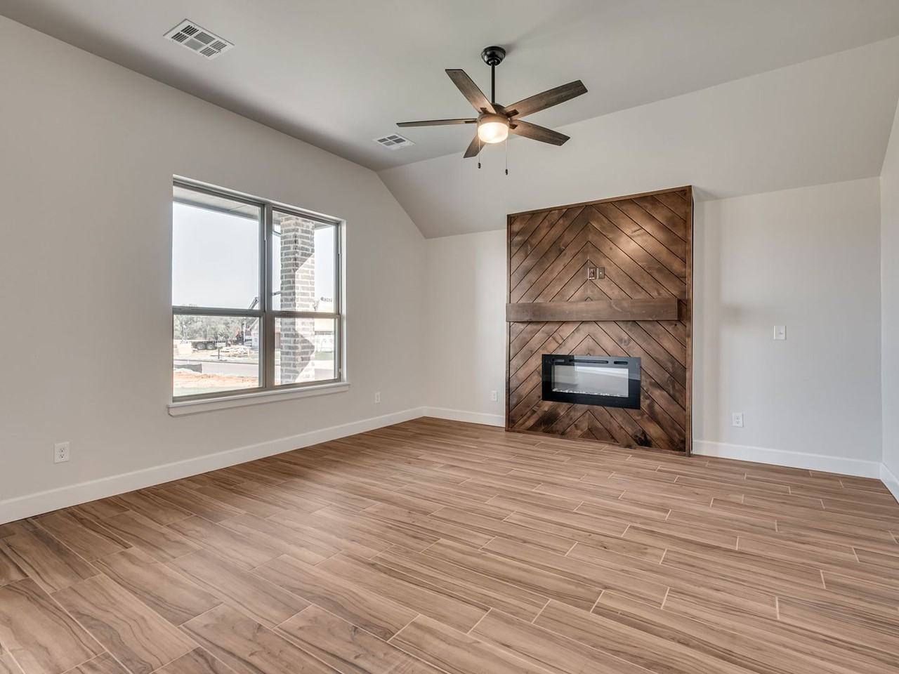 201 Juniper Cir - Photo 6 of 34