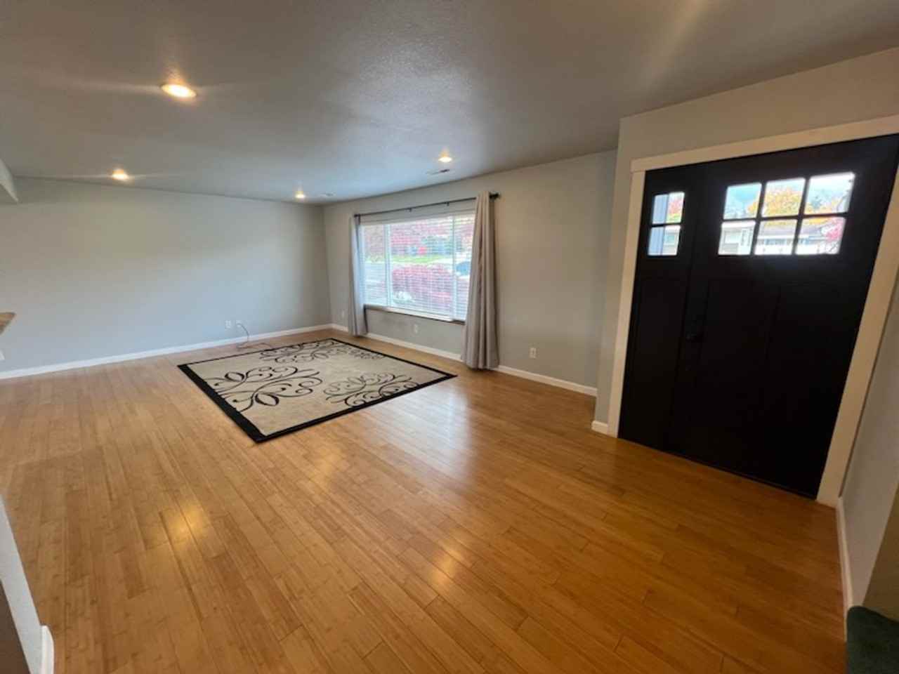 1315 Ormiston St - Photo 4 of 32