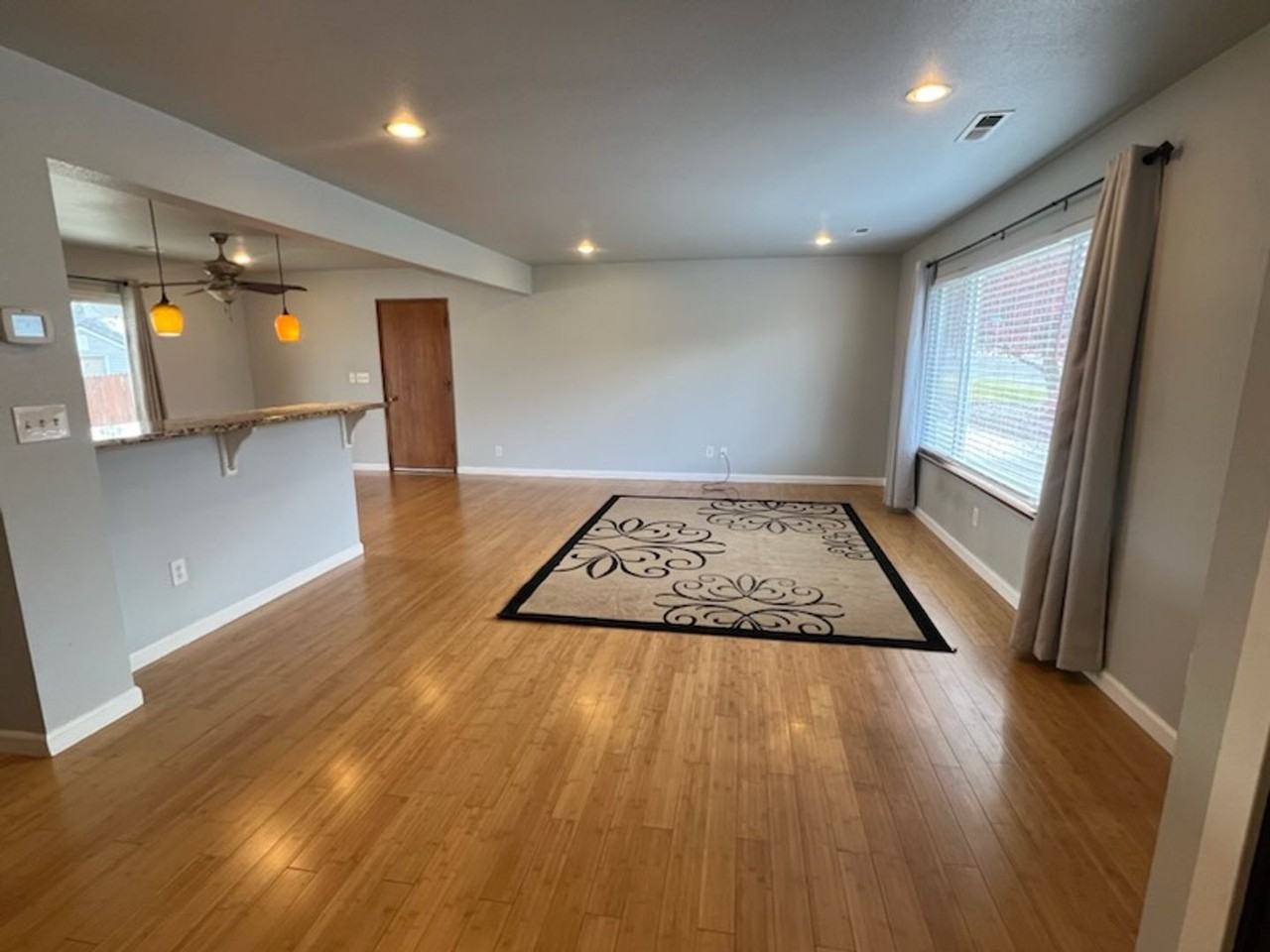 1315 Ormiston St - Photo 5 of 32