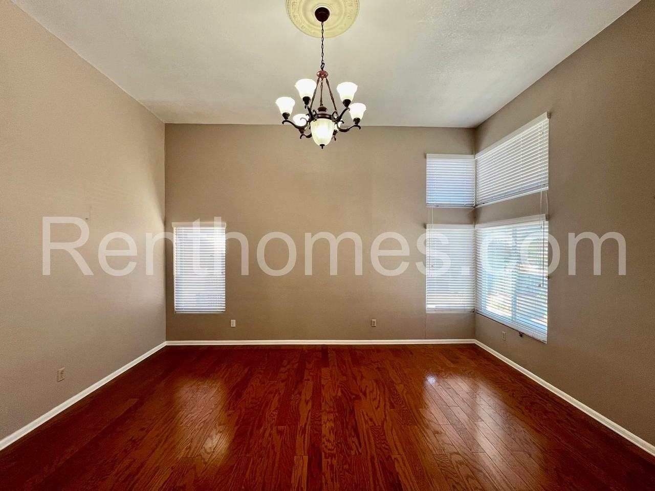 13193 Sundance Ave - Photo 4 of 42