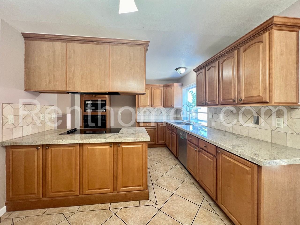 13193 Sundance Ave - Photo 7 of 42