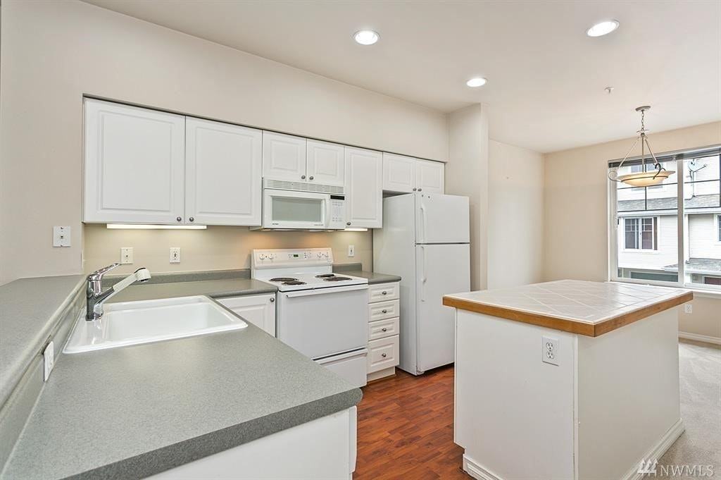 16125 Juanita Woodinville Way Northeast, Unit 2004 - Photo 4 of 19