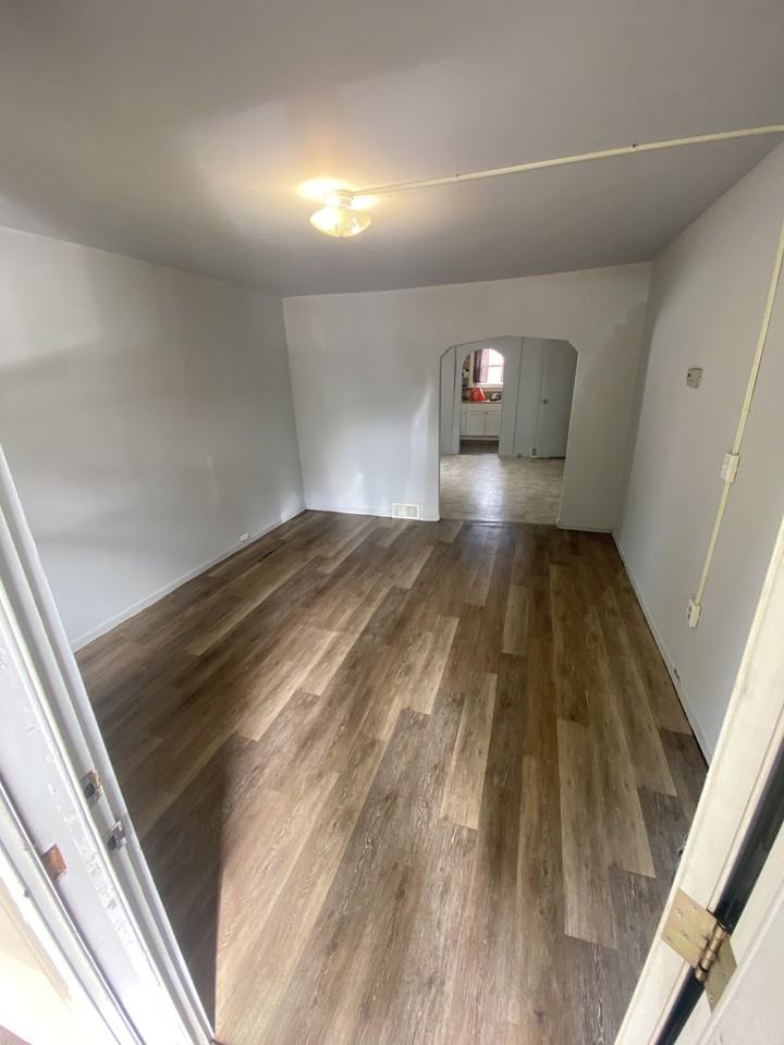 507 W 44th St #507 - Photo 2 of 7