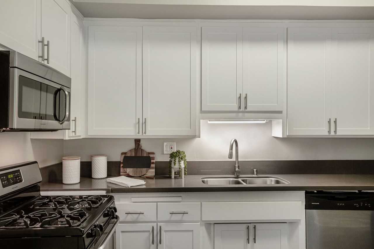 Axiom Westwood - Photo 5 of 21