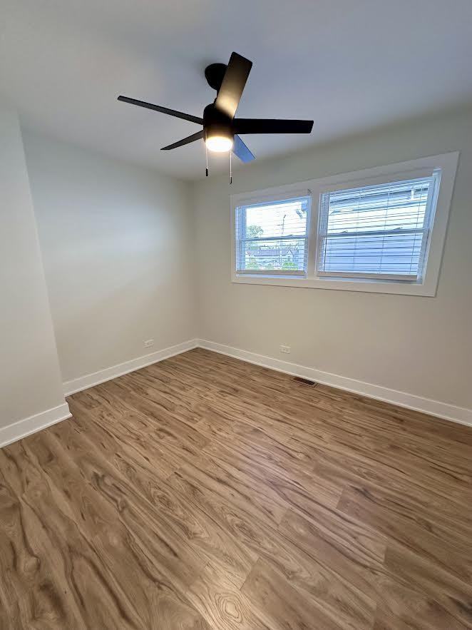 2822 N Hamlin Ave - Photo 2 of 10