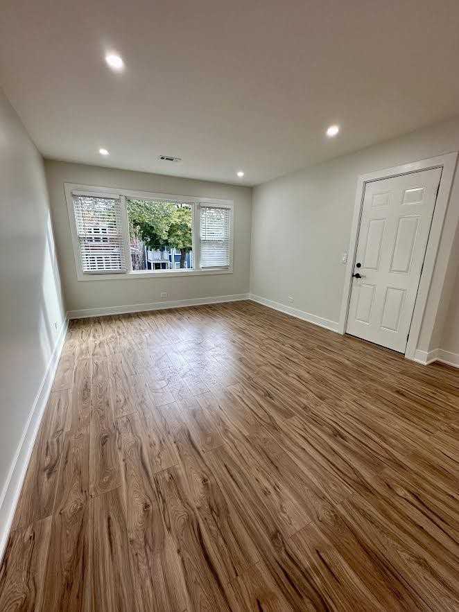 2822 N Hamlin Ave - Photo 3 of 10