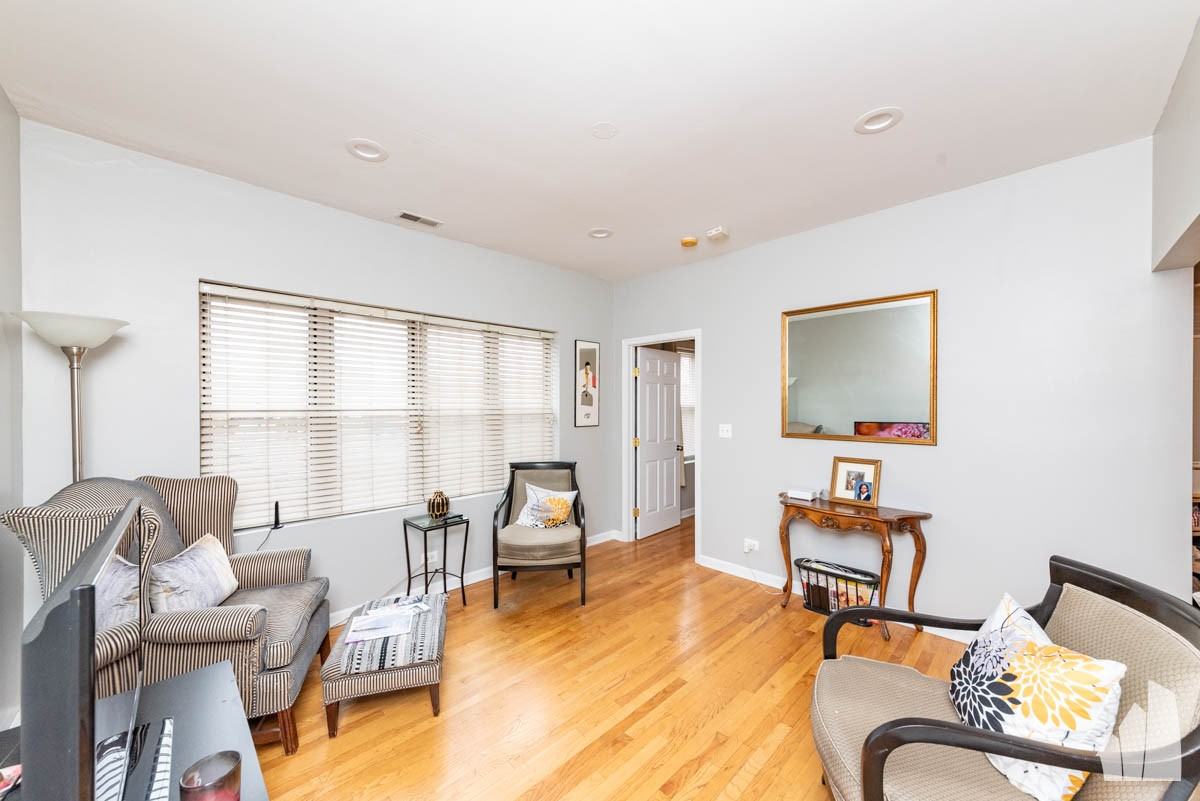 3906 W Belmont Ave #1 - Photo 2 of 13