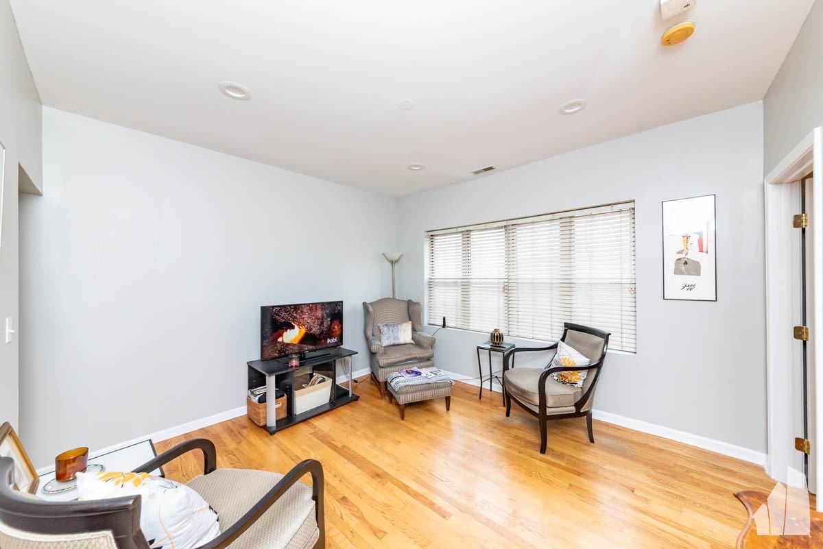3906 W Belmont Ave #1 - Photo 3 of 13