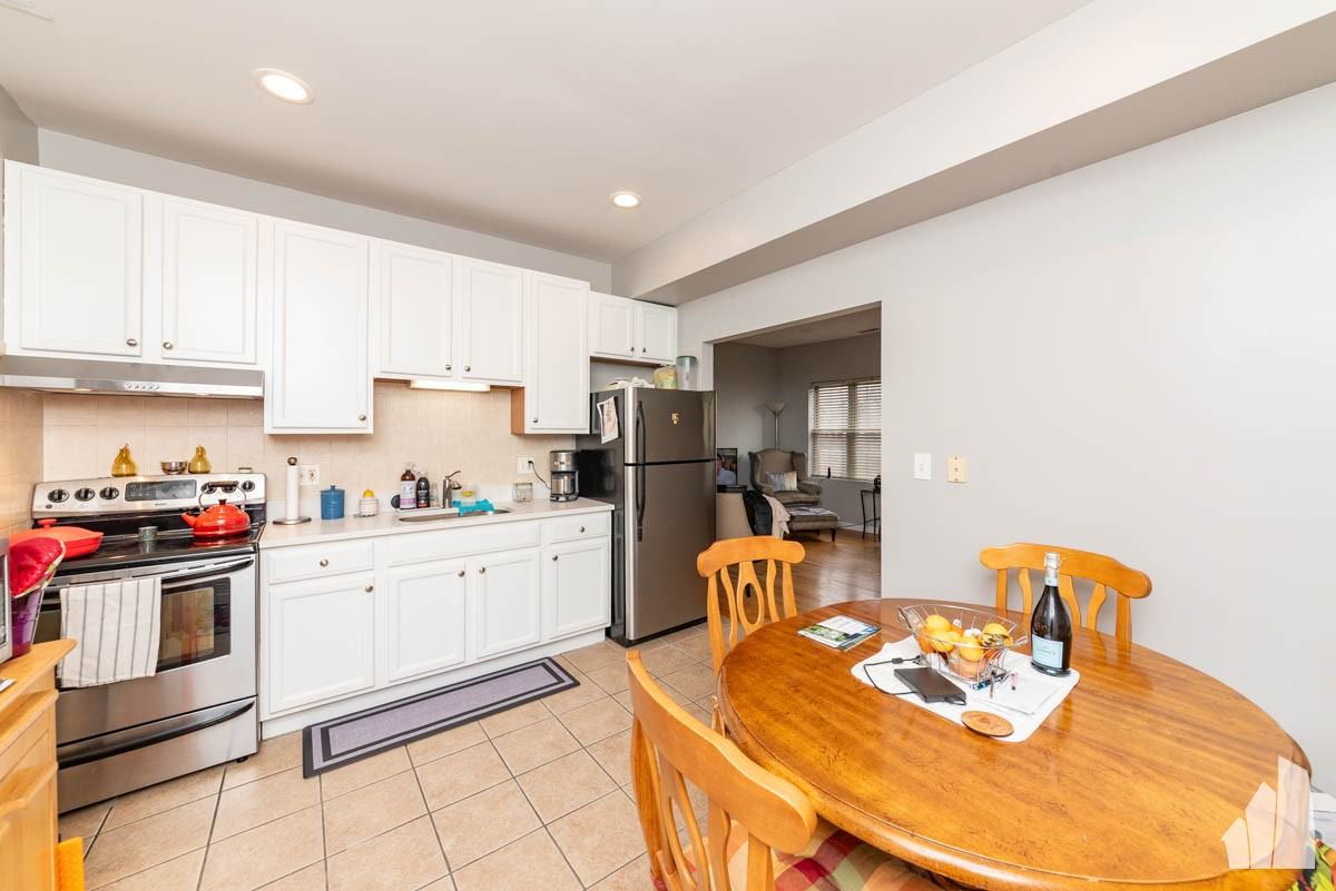 3906 W Belmont Ave #1 - Photo 4 of 13
