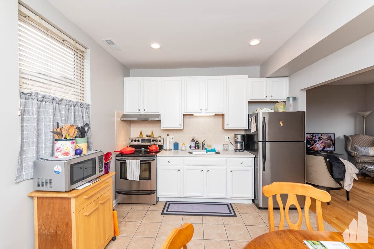 3906 W Belmont Ave #1 - Photo 5 of 13
