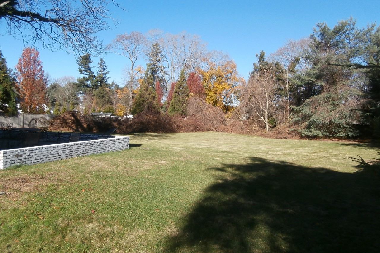 58 S Gate Ln - Photo 3 of 17