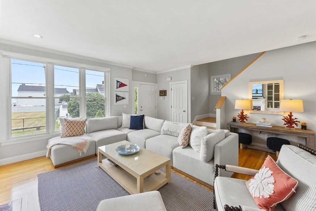 24 Nantucket Ave Unit A - Photo 3 of 31