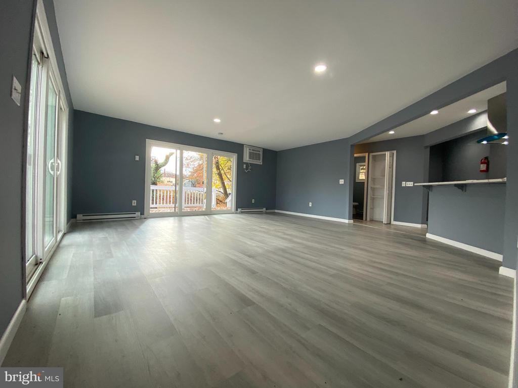 78 Division St - Photo 3 of 11