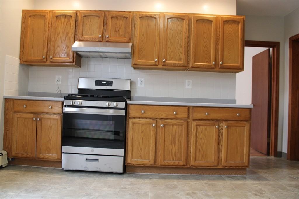 17 Sewall St Apt 2 - Photo 2 of 19