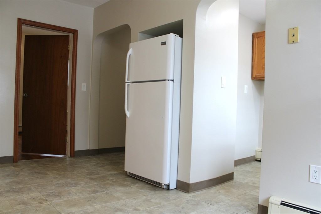 17 Sewall St Apt 2 - Photo 3 of 19