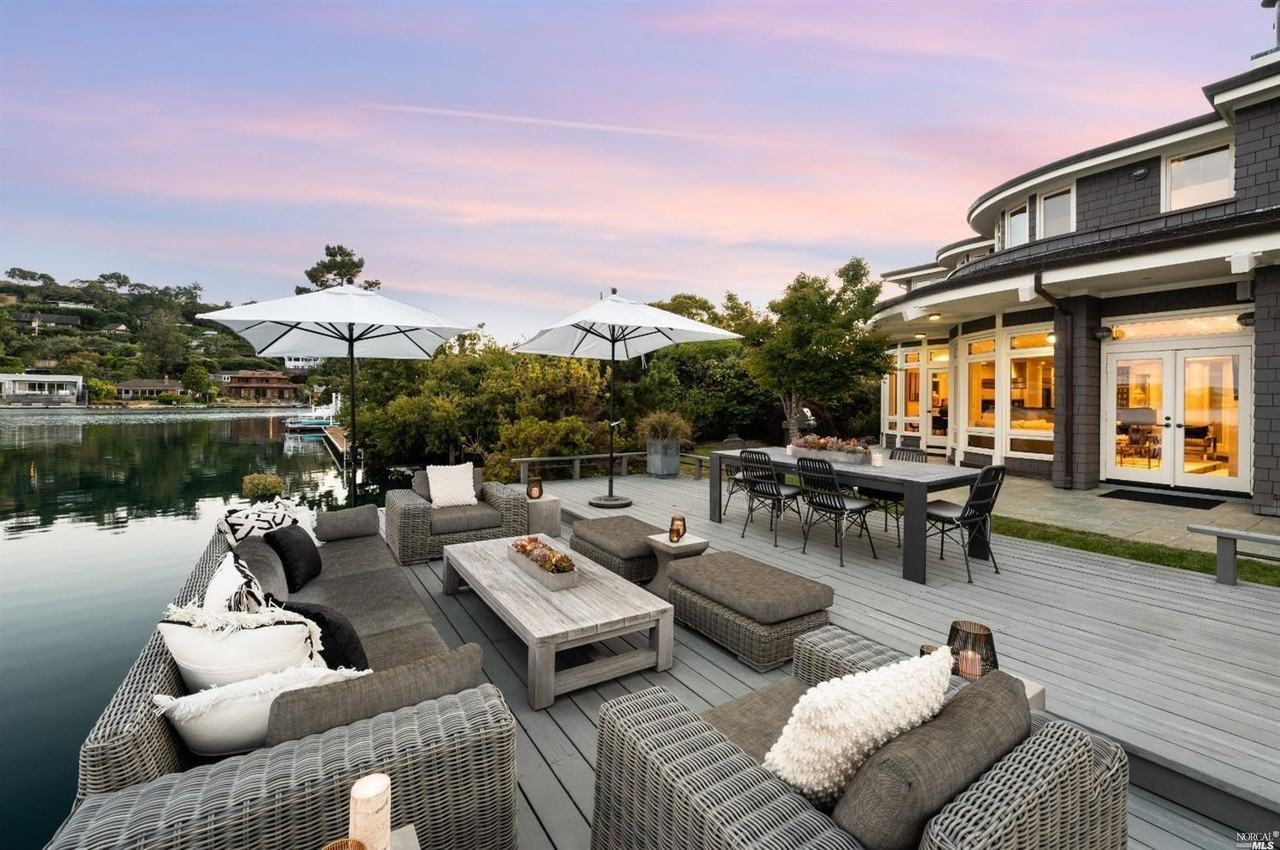 16 Edgewater Rd - Photo 2 of 15