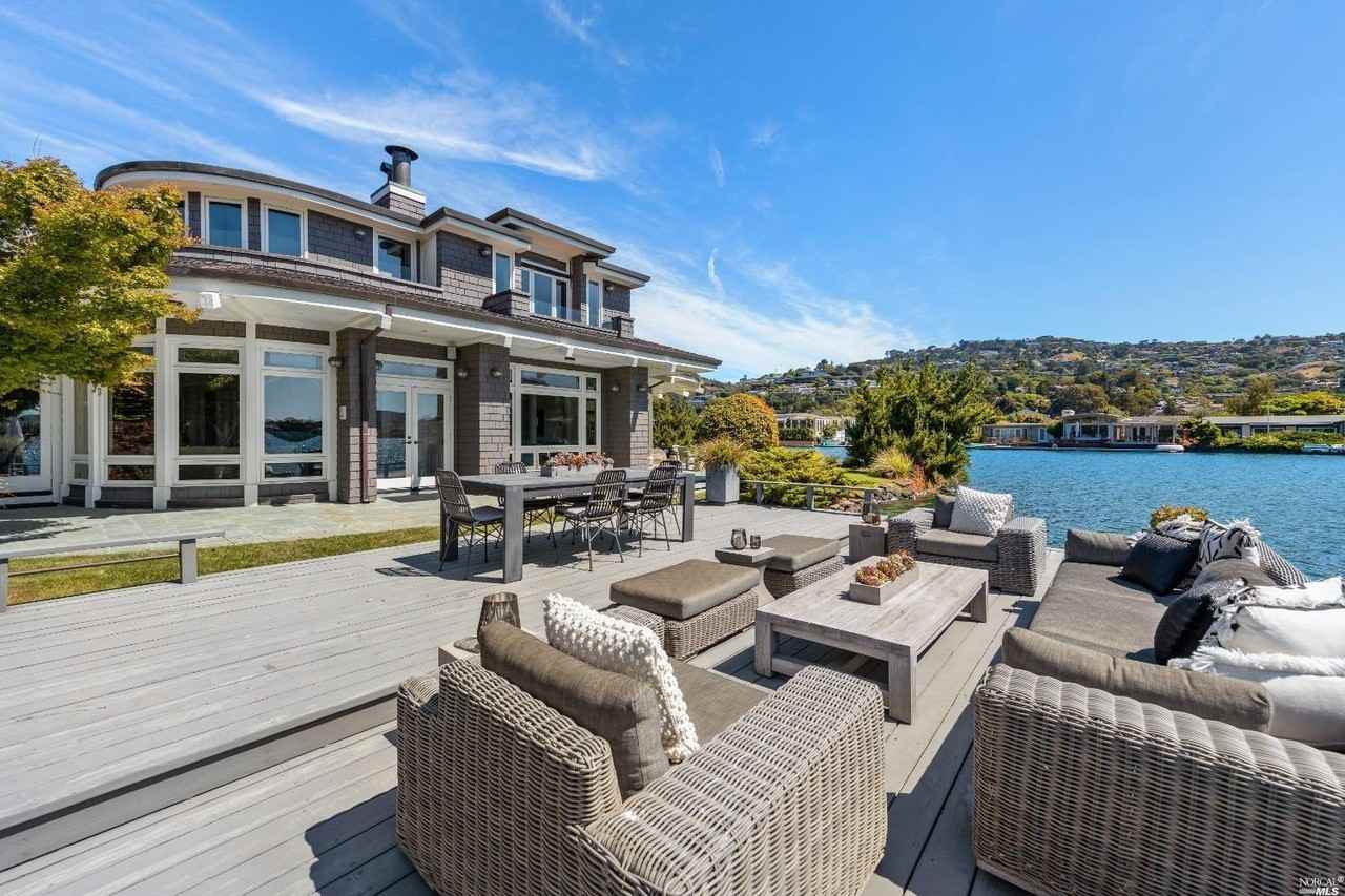 16 Edgewater Rd - Photo 3 of 15