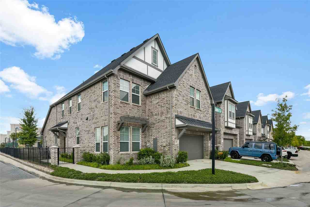 101 Claire Dr - Photo 2 of 40