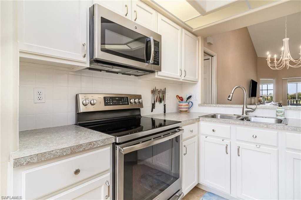 13050 Amberley Ct - Photo 3 of 23