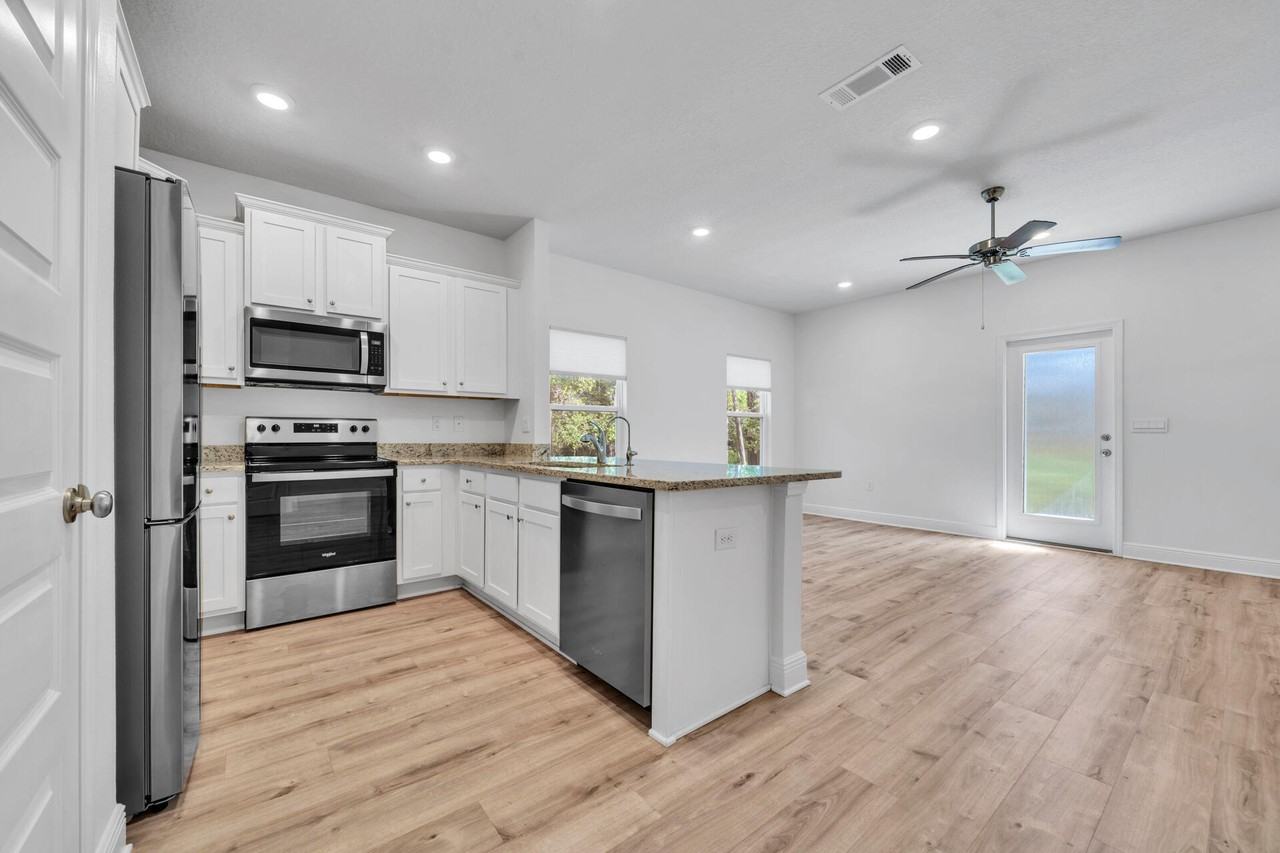 183 Sandhill Pines Dr - Photo 2 of 11