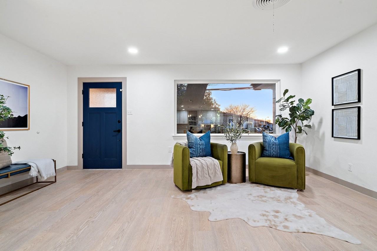 2473 Highland Rd - Photo 2 of 29