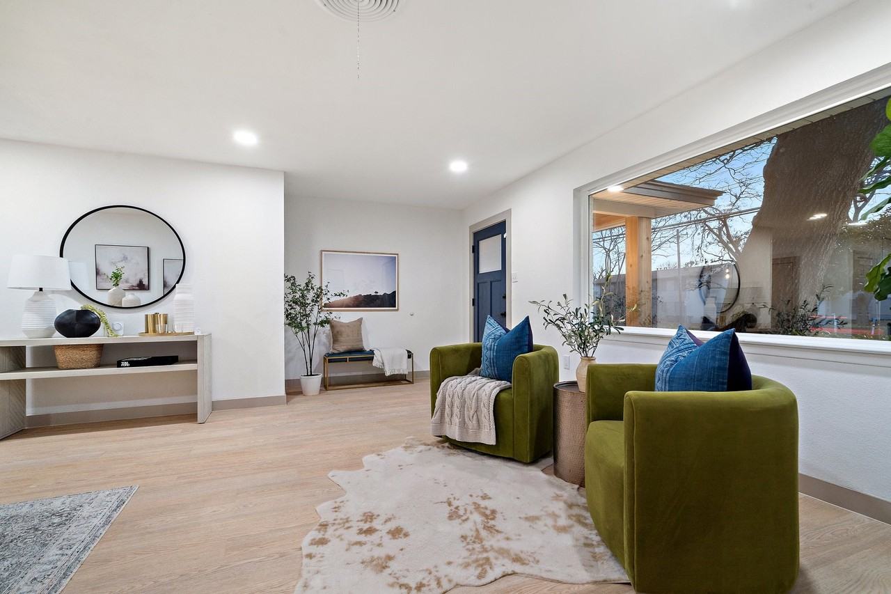 2473 Highland Rd - Photo 3 of 29