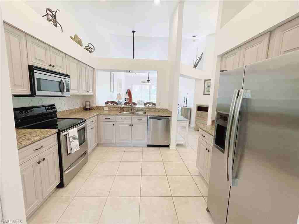 2037 W Crown Pointe Blvd - Photo 2 of 25