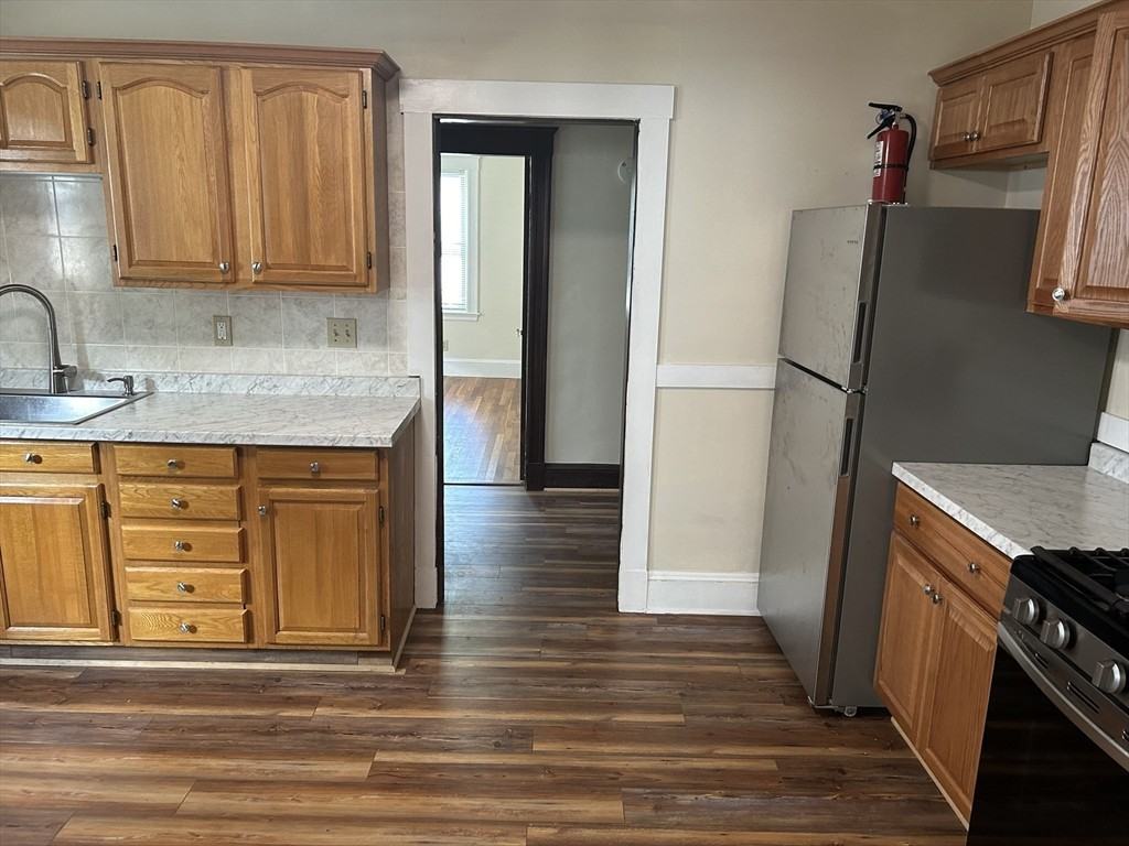 1093 Main St Unit 1 - Photo 3 of 8