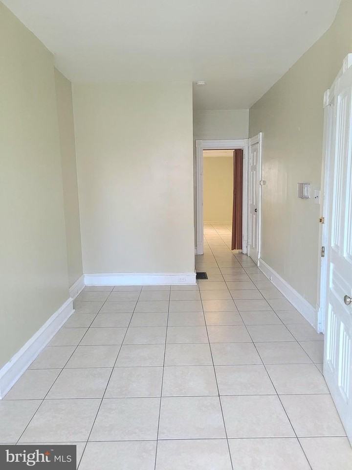 823 Douglass St - Photo 2 of 9