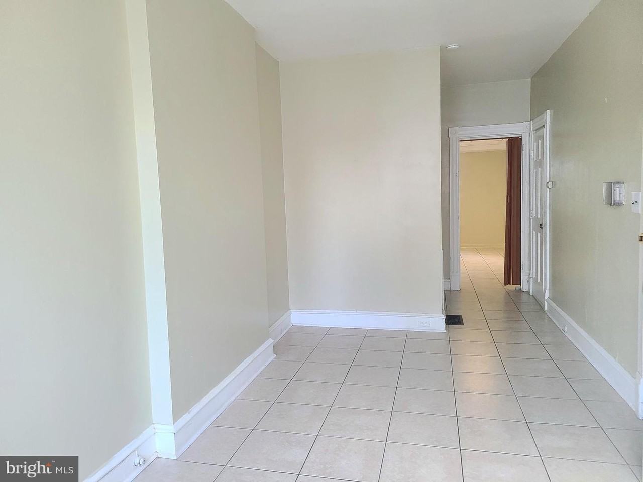 823 Douglass St - Photo 3 of 9