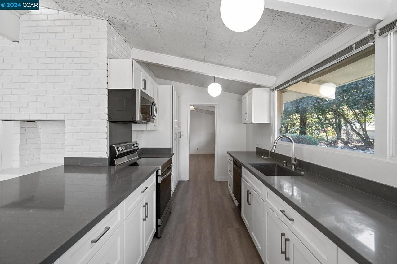 2 Dos Encinas - Photo 2 of 32