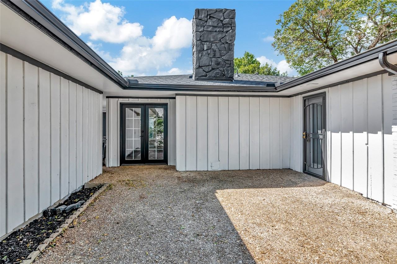 808 Raintree Rd - Photo 2 of 33