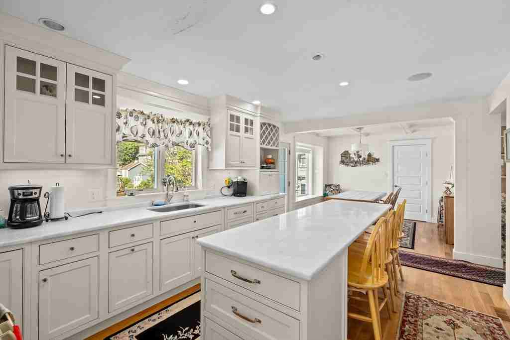 33 Oceanside Dr - Photo 3 of 36