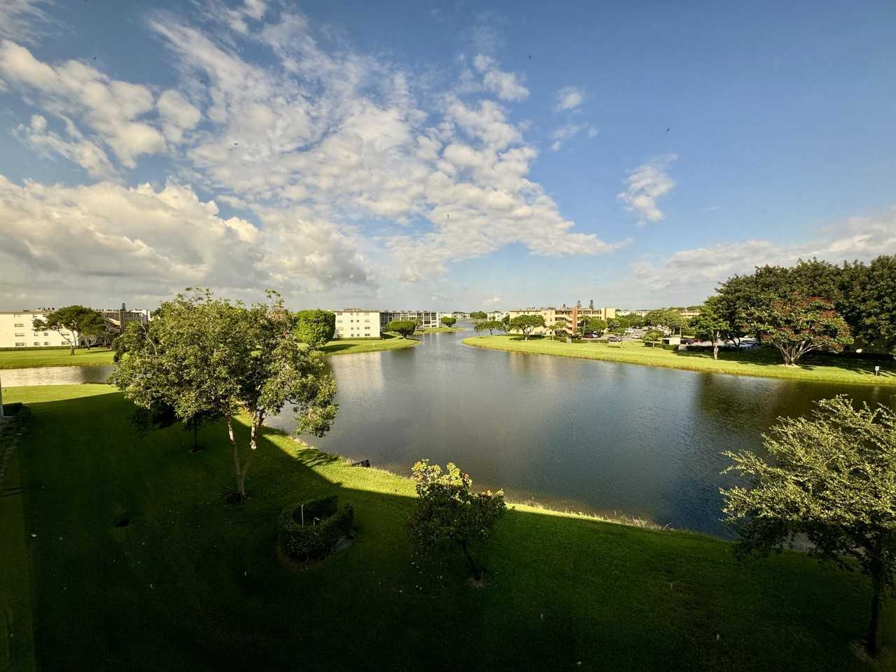 4031 Lincoln B - Photo 2 of 25