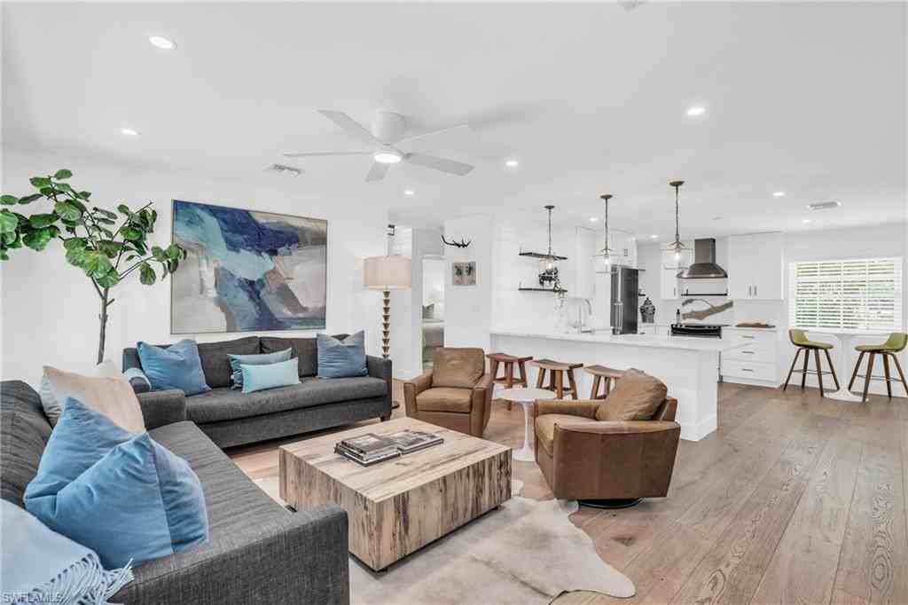 1246 Royal Palm Dr - Photo 2 of 17